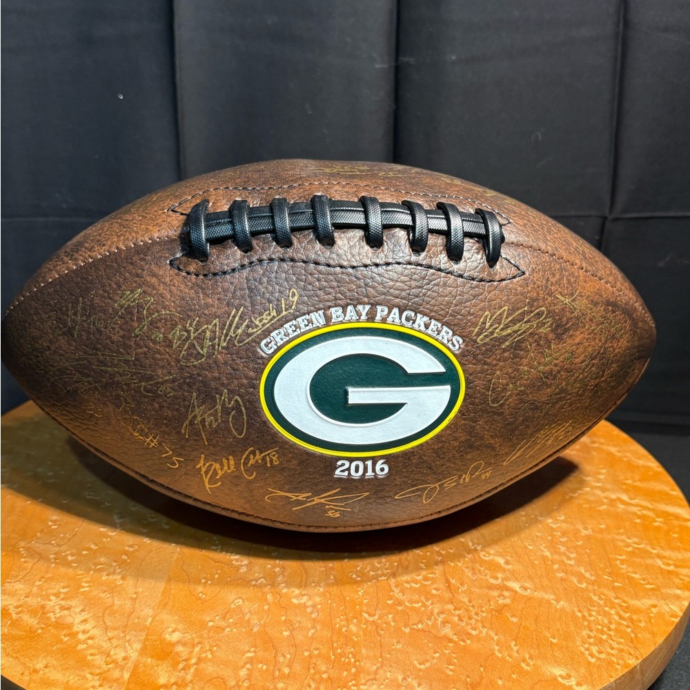 🟢 RARE 2016 Green Bay Packers “Give Back” Team Souvenir Football 🟡